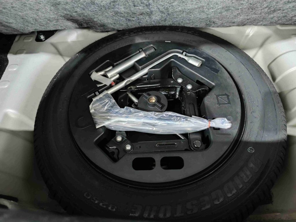 MAHINDRA KUV100 1.2 VVT K6+ - 13