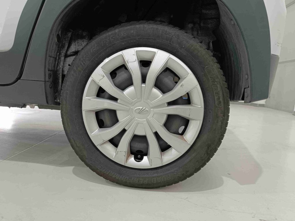 MAHINDRA KUV100 1.2 VVT K6+ - 14