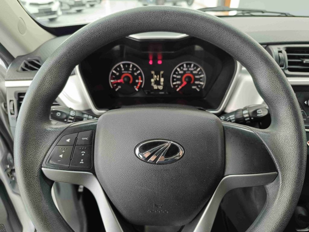 MAHINDRA KUV100 1.2 VVT K6+ - 17