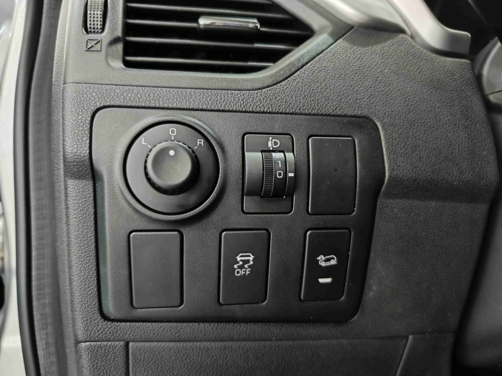 MAHINDRA KUV100 1.2 VVT K6+ - 18