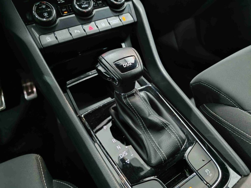 SKODA Karoq 1.6 TDI SCR DSG SportLine - 15