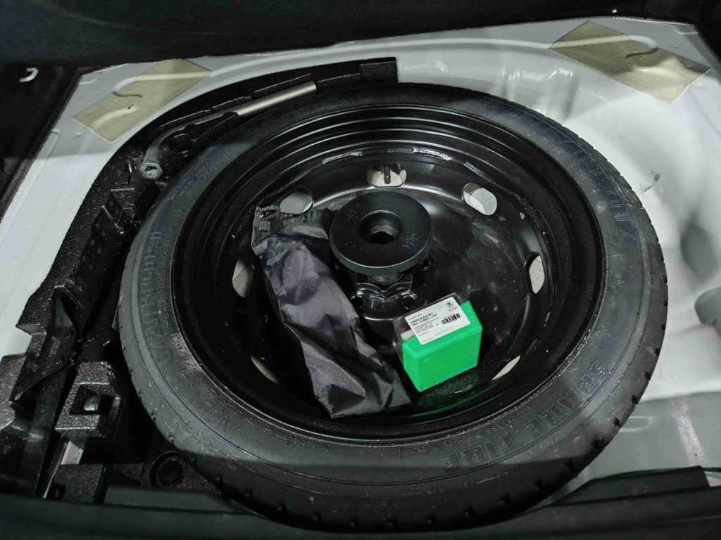 SKODA Karoq 1.6 TDI SCR DSG SportLine - 25