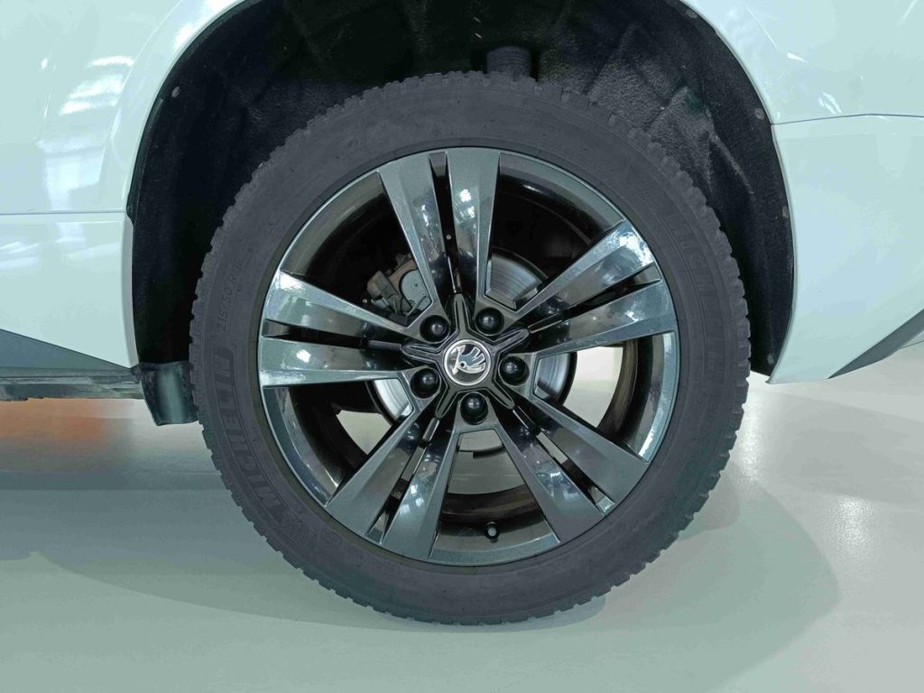 SKODA Karoq 1.6 TDI SCR DSG SportLine - 28