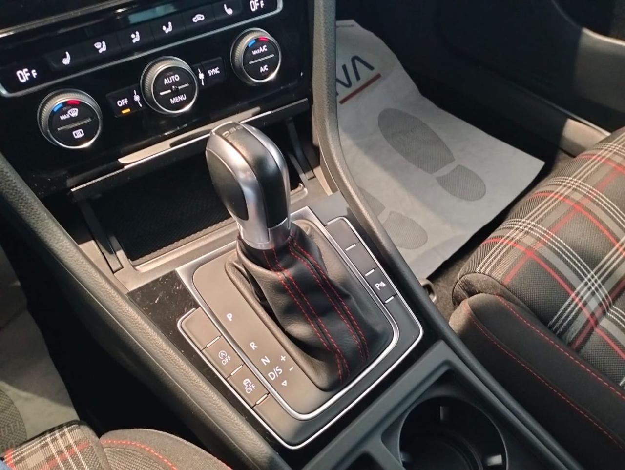 VOLKSWAGEN Golf GTI 5 Porte 2.0 TSI BlueMotion 230cv - 16