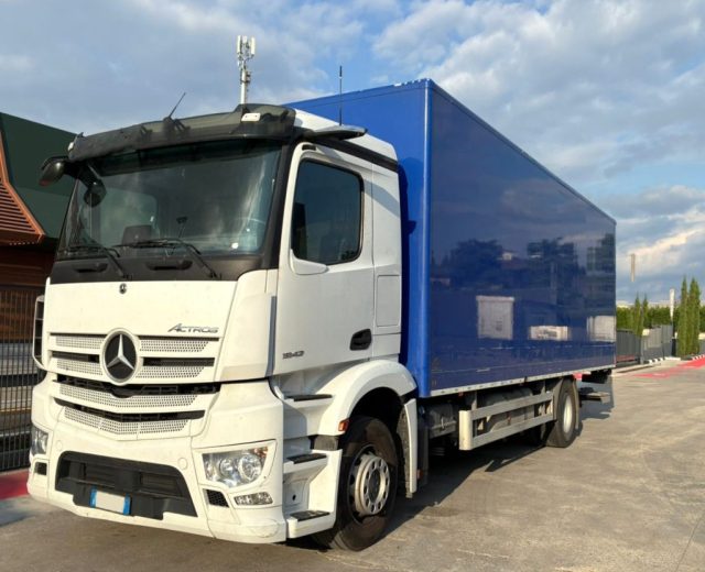 MERCEDES-BENZ  Bianco pastello