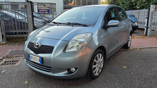 TOYOTA Yaris Grigio metallizzato