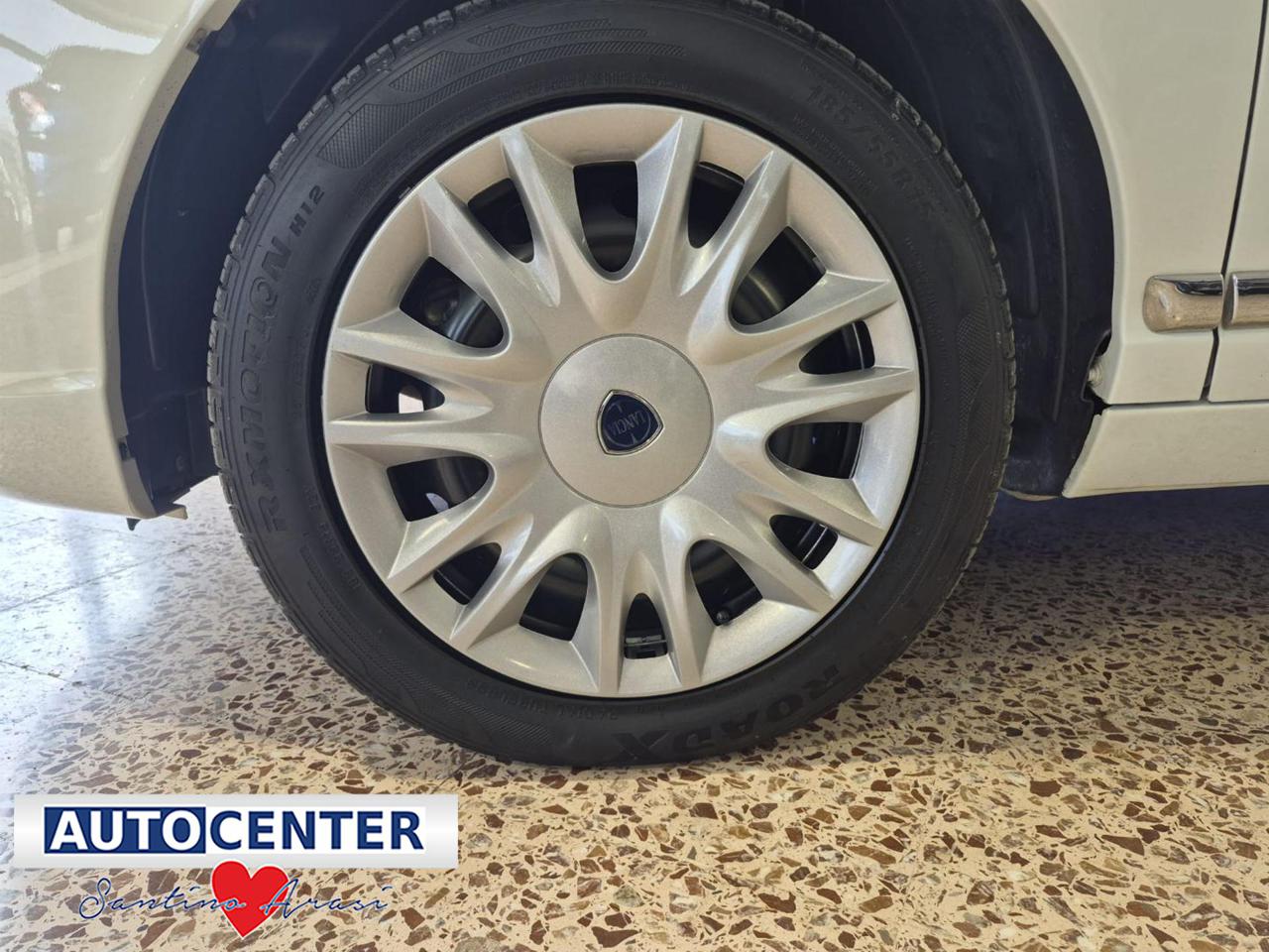 LANCIA Ypsilon 1.2 69 CV New Oro - 15