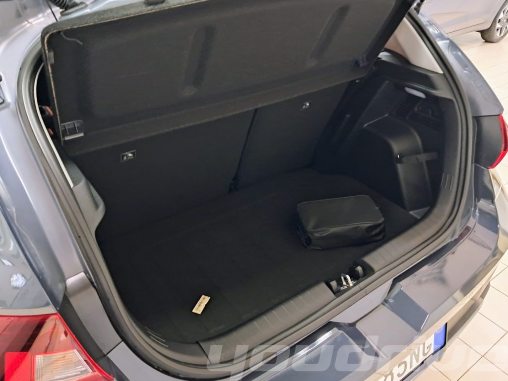 HYUNDAI i20 / 1.2 MPI MT GPL Connectline MY 25 KM0 - 20