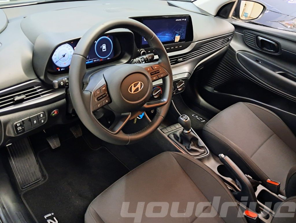 HYUNDAI i20 / 1.2 MPI MT GPL Connectline MY 25 KM0 - 10