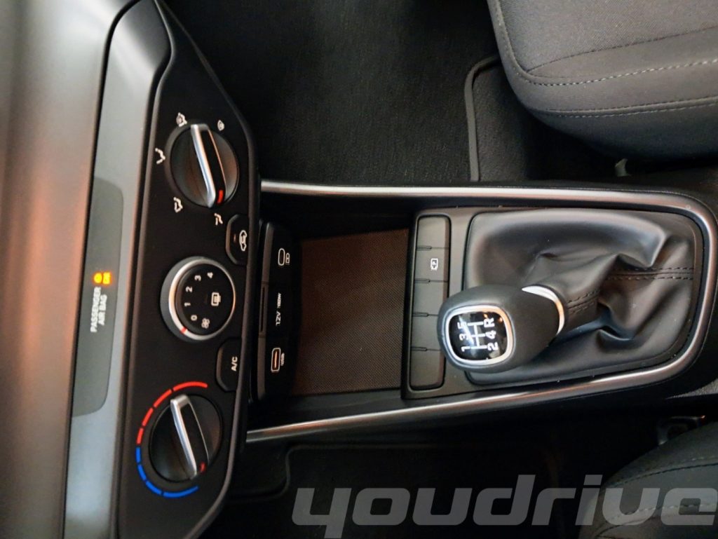 HYUNDAI i20 / 1.2 MPI MT GPL Connectline MY 25 KM0 - 14