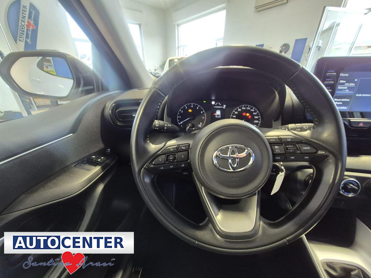 TOYOTA Yaris 1.0 5 porte Active - 10