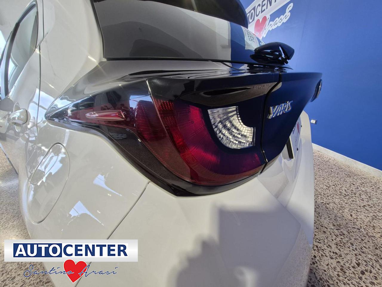 TOYOTA Yaris 1.0 5 porte Active - 15