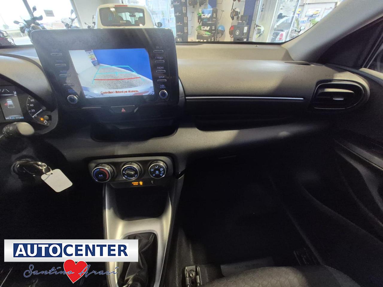 TOYOTA Yaris 1.0 5 porte Active - 12