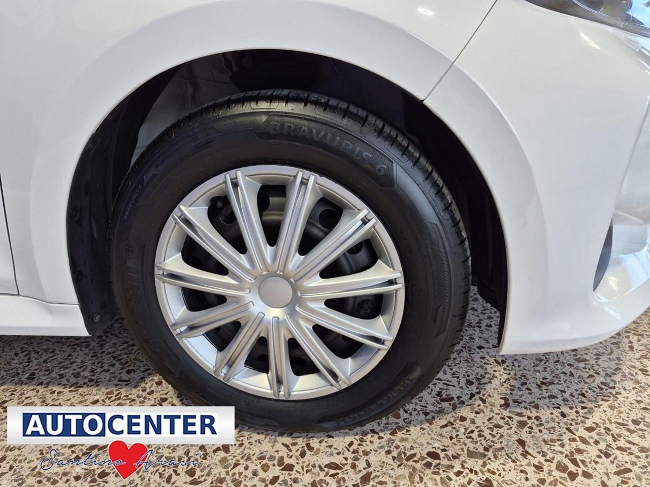 TOYOTA Yaris 1.0 5 porte Active - 13