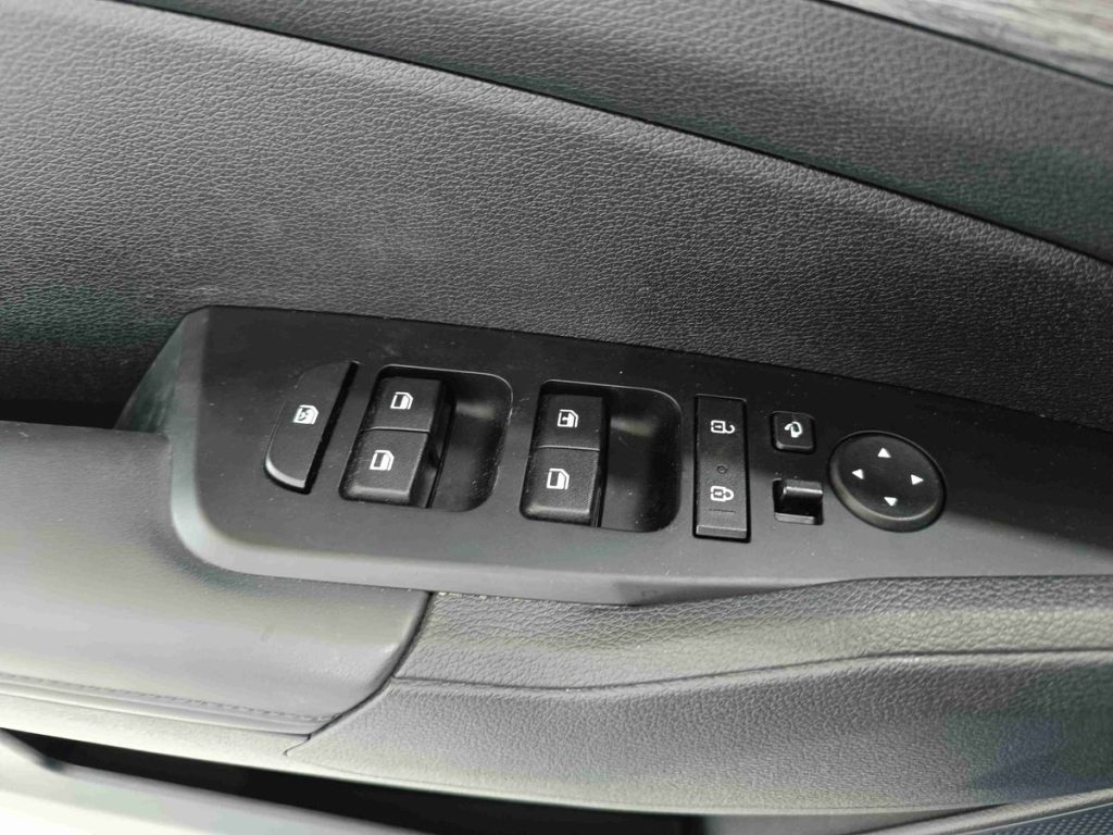 KIA Sportage 1.6 TGDi MHEV DCT Business - 19