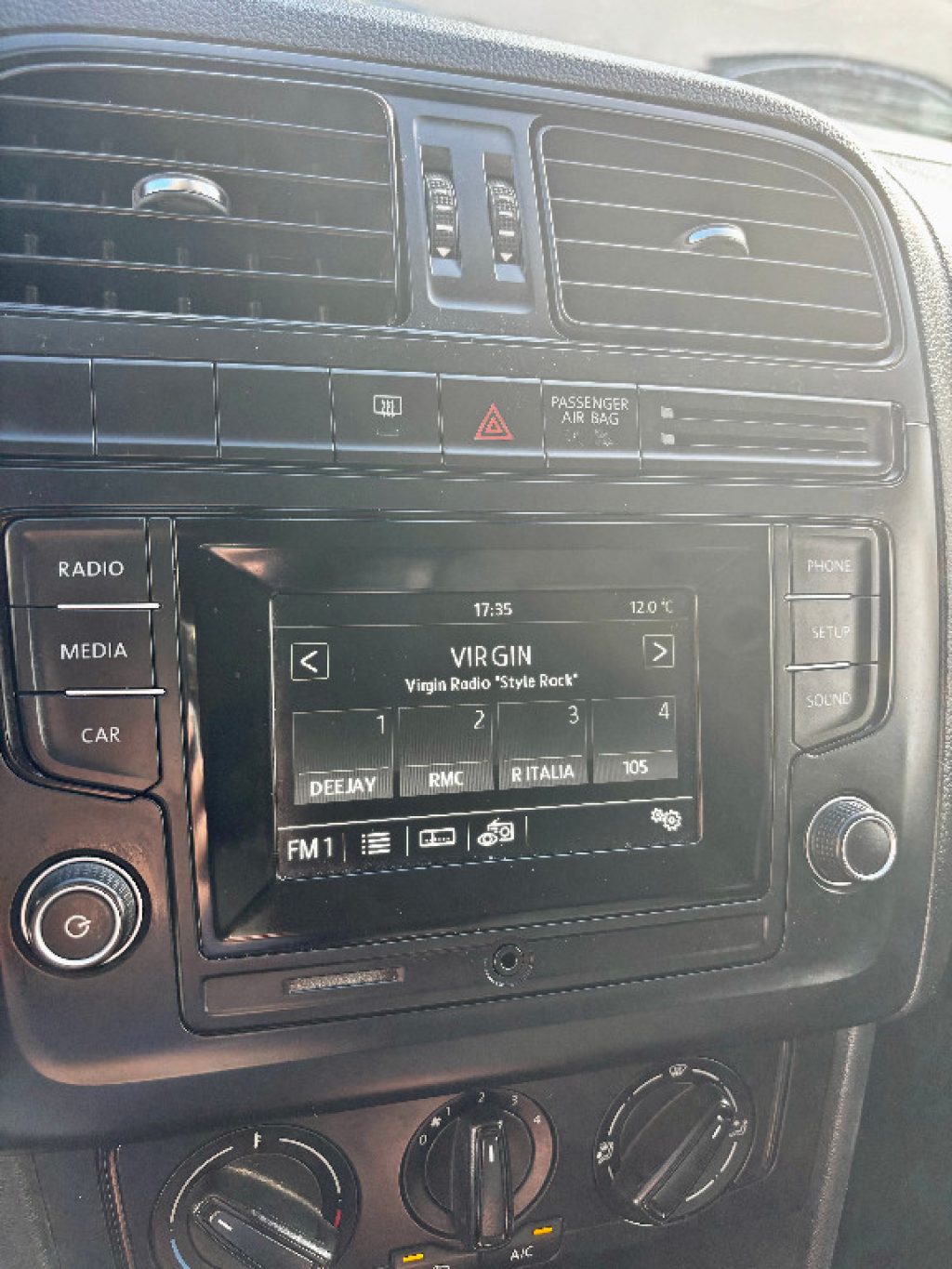 VOLKSWAGEN Polo