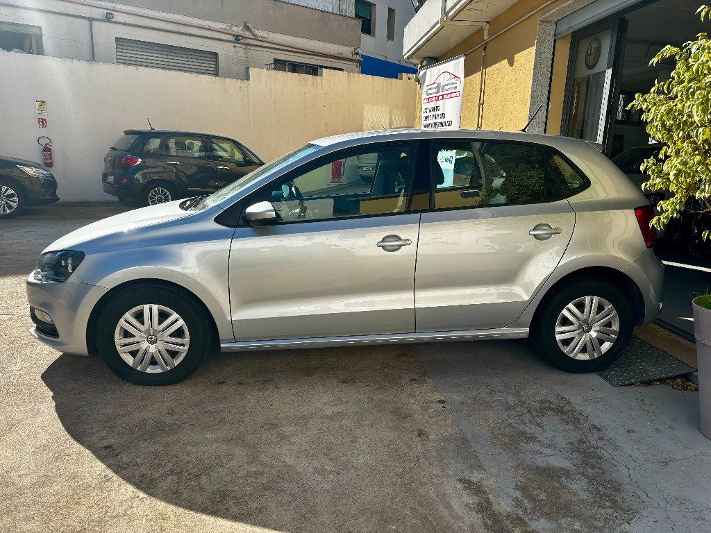 VOLKSWAGEN Polo