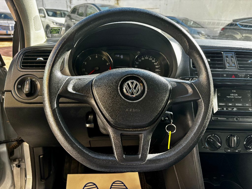 VOLKSWAGEN Polo