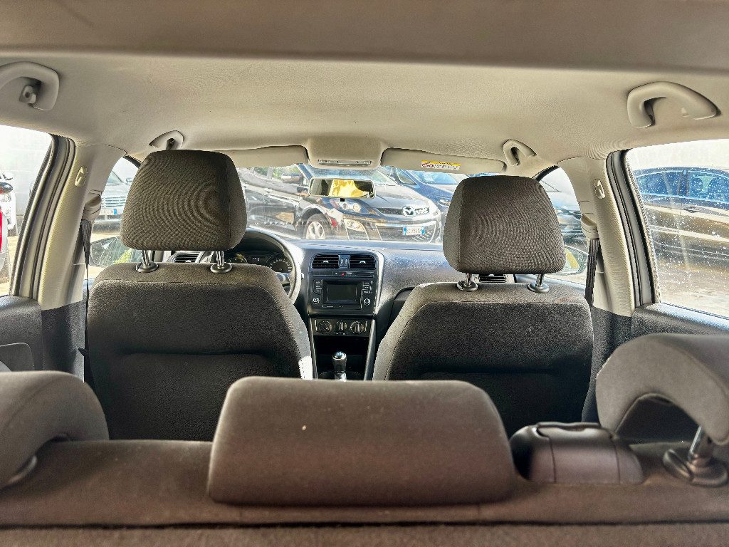 VOLKSWAGEN Polo