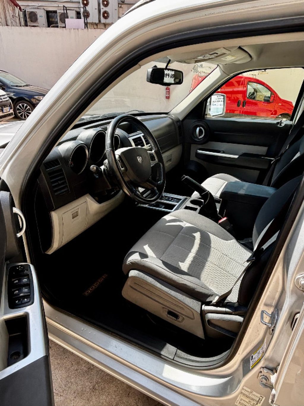 DODGE Nitro