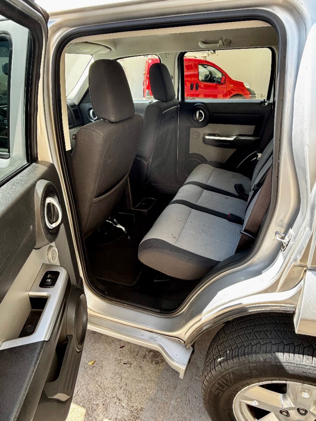 DODGE Nitro