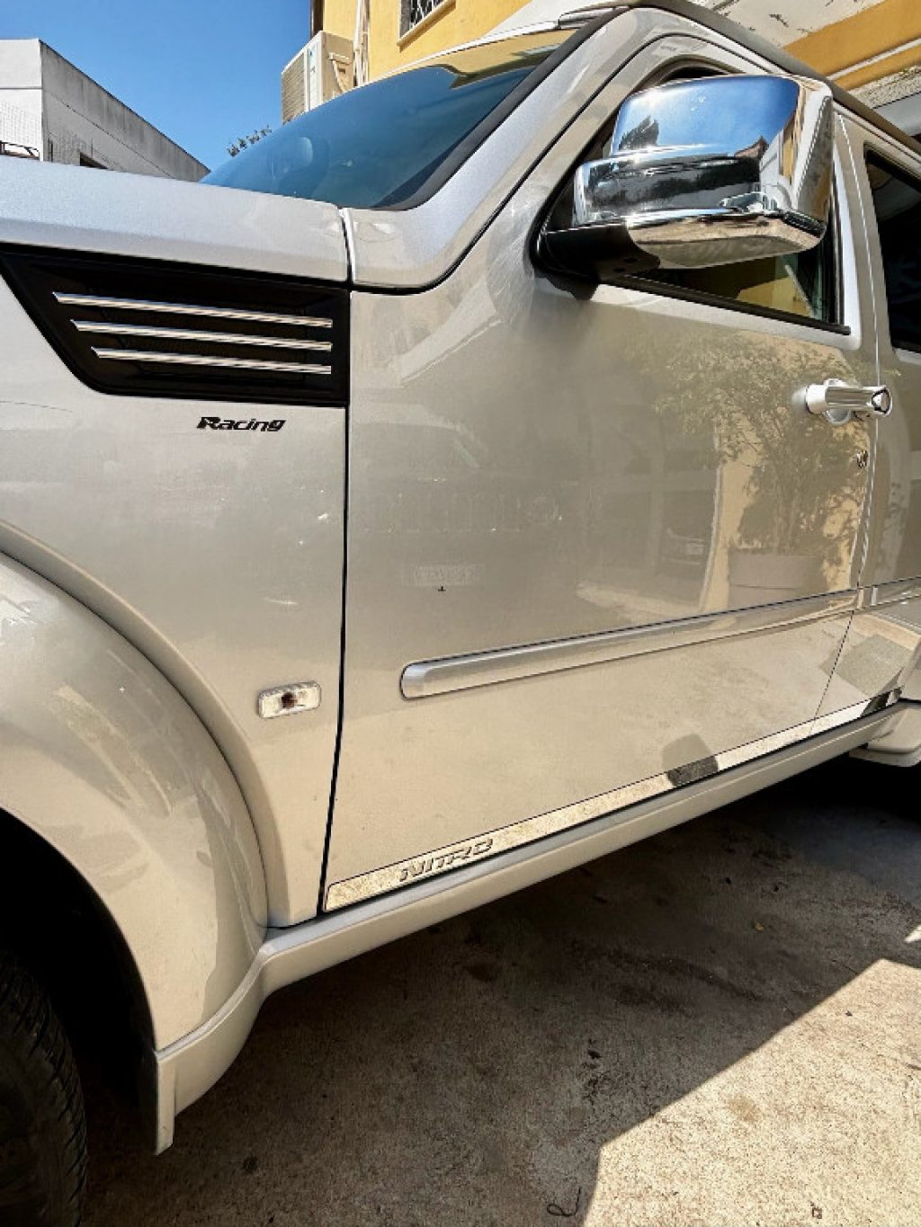 DODGE Nitro