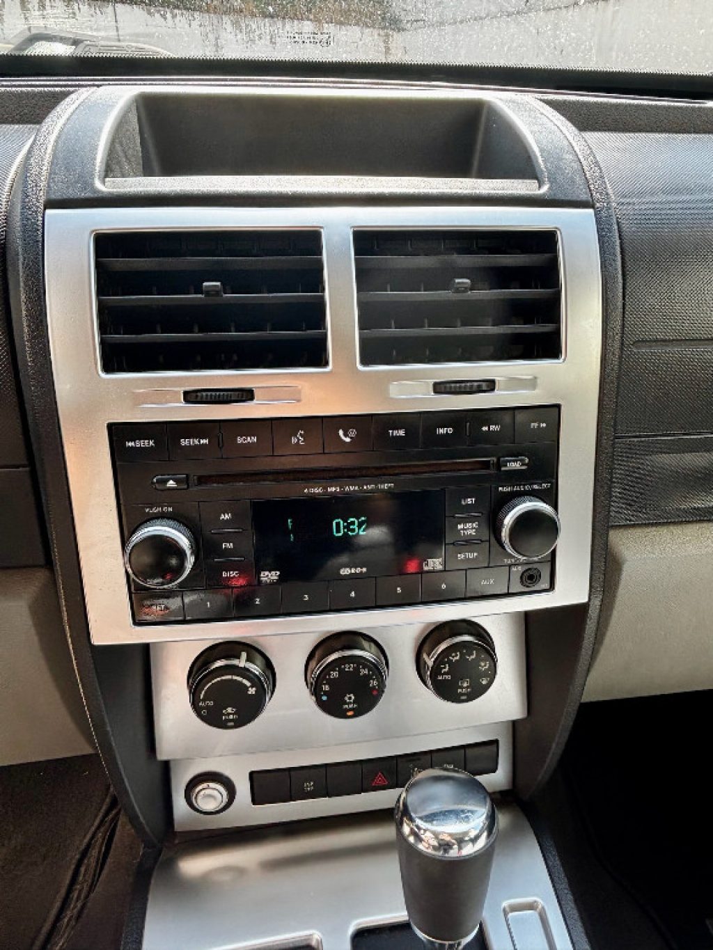 DODGE Nitro