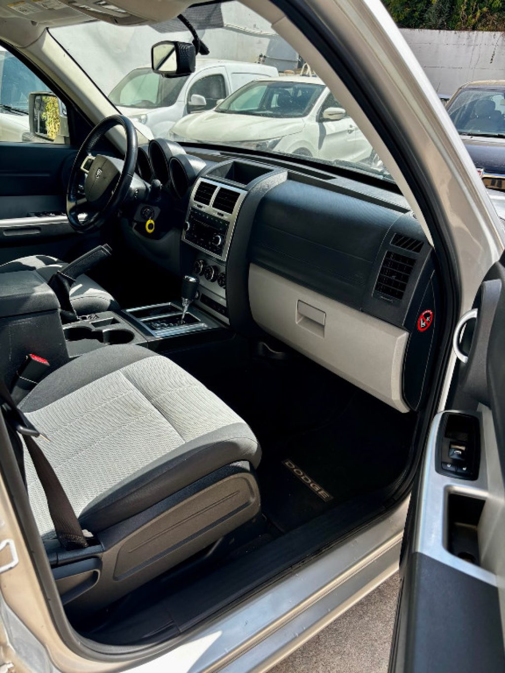 DODGE Nitro