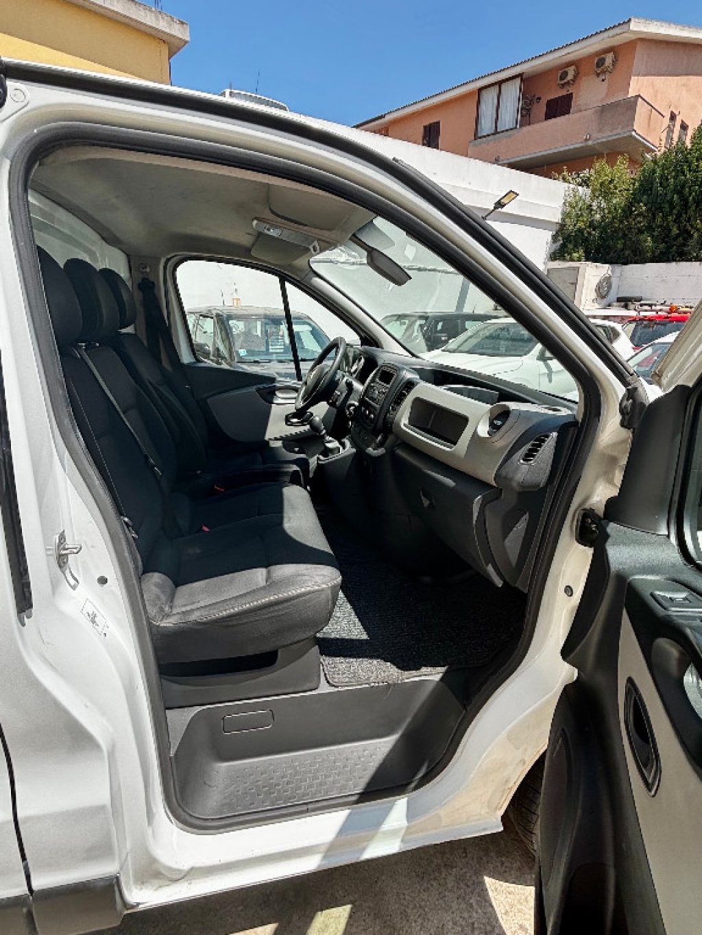 RENAULT Trafic