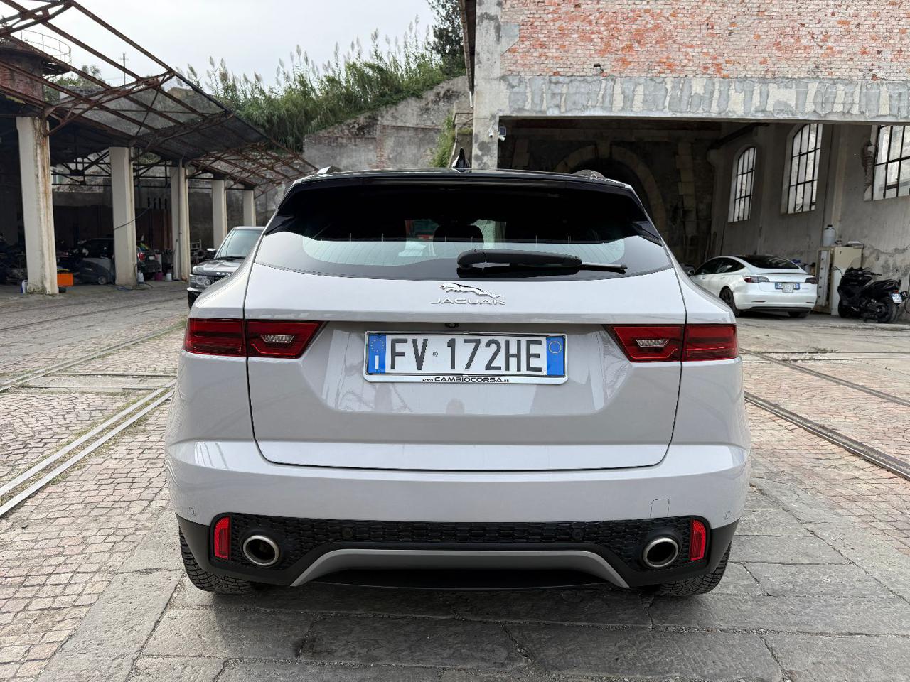JAGUAR E-Pace 2.0D 180 CV AWD aut. R-Dynamic S - 6