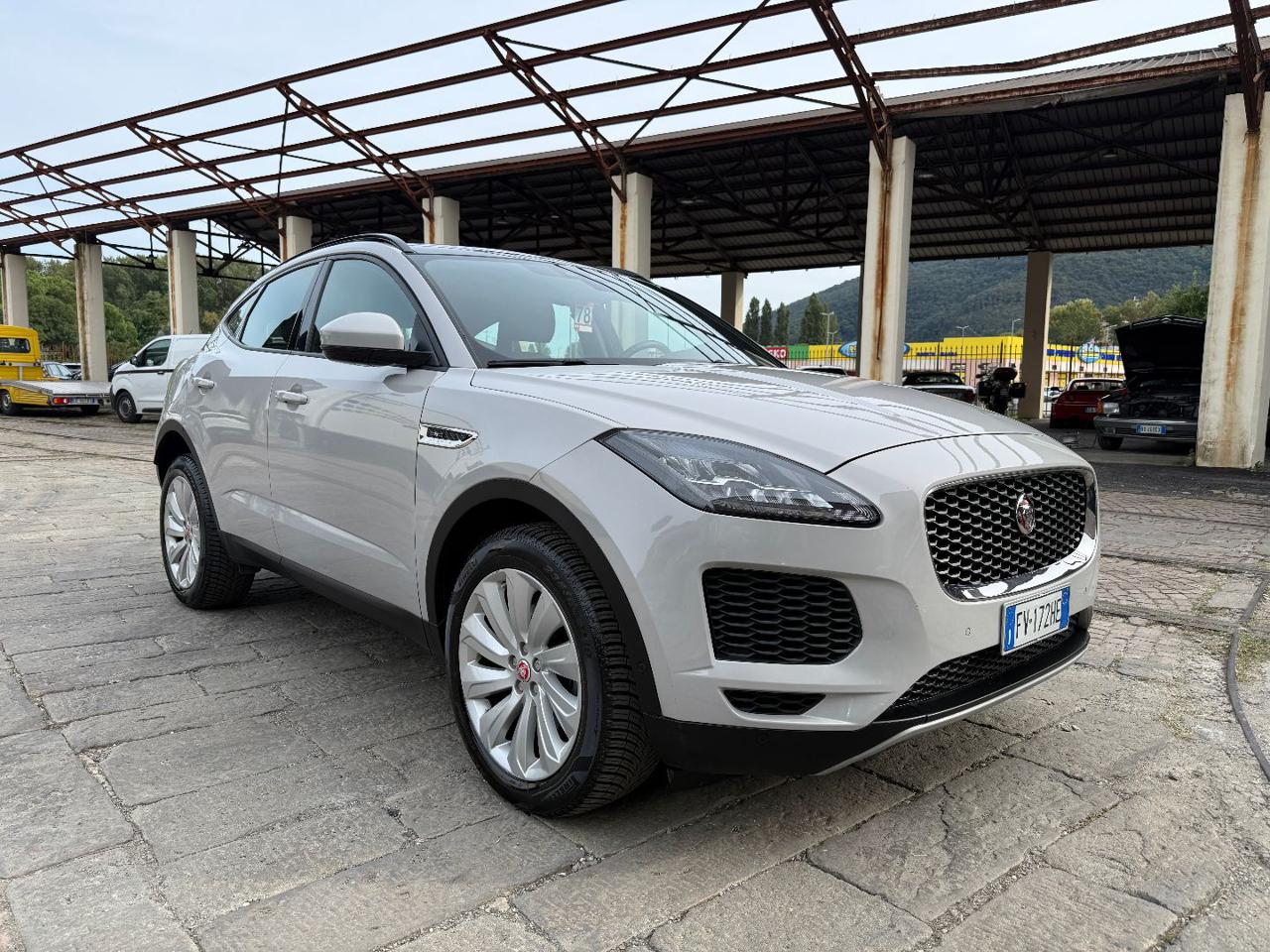 JAGUAR E-Pace 2.0D 180 CV AWD aut. R-Dynamic S - 2