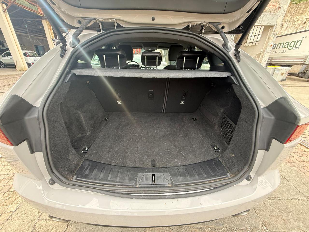 JAGUAR E-Pace 2.0D 180 CV AWD aut. R-Dynamic S - 12