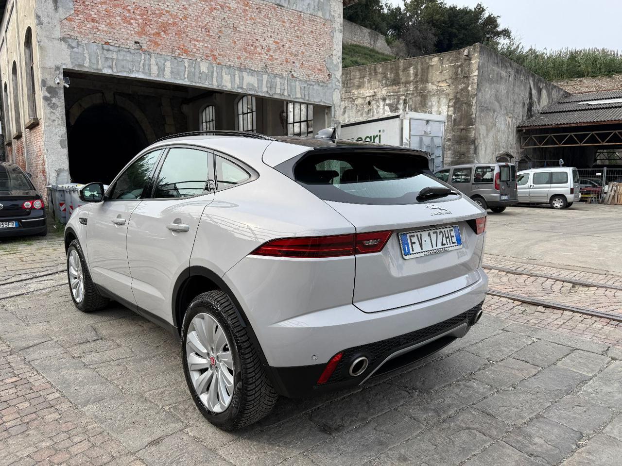 JAGUAR E-Pace 2.0D 180 CV AWD aut. R-Dynamic S - 5