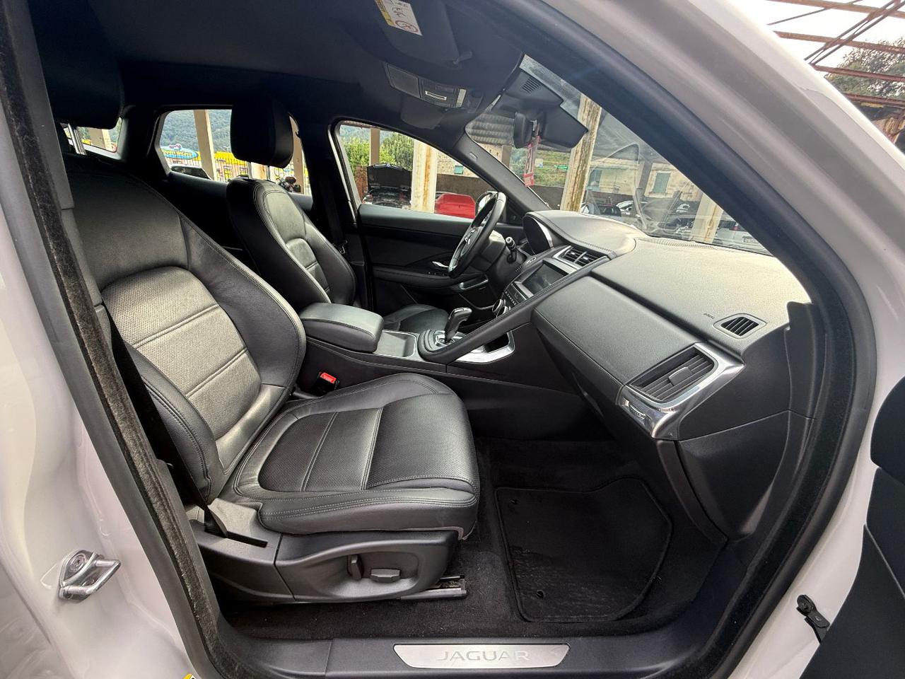 JAGUAR E-Pace 2.0D 180 CV AWD aut. R-Dynamic S - 15