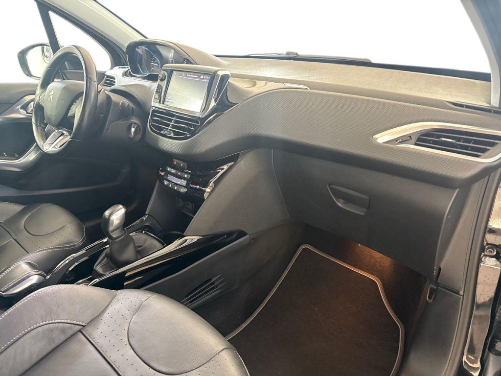 PEUGEOT 2008 1° serie BlueHDi 100 Allure - 9