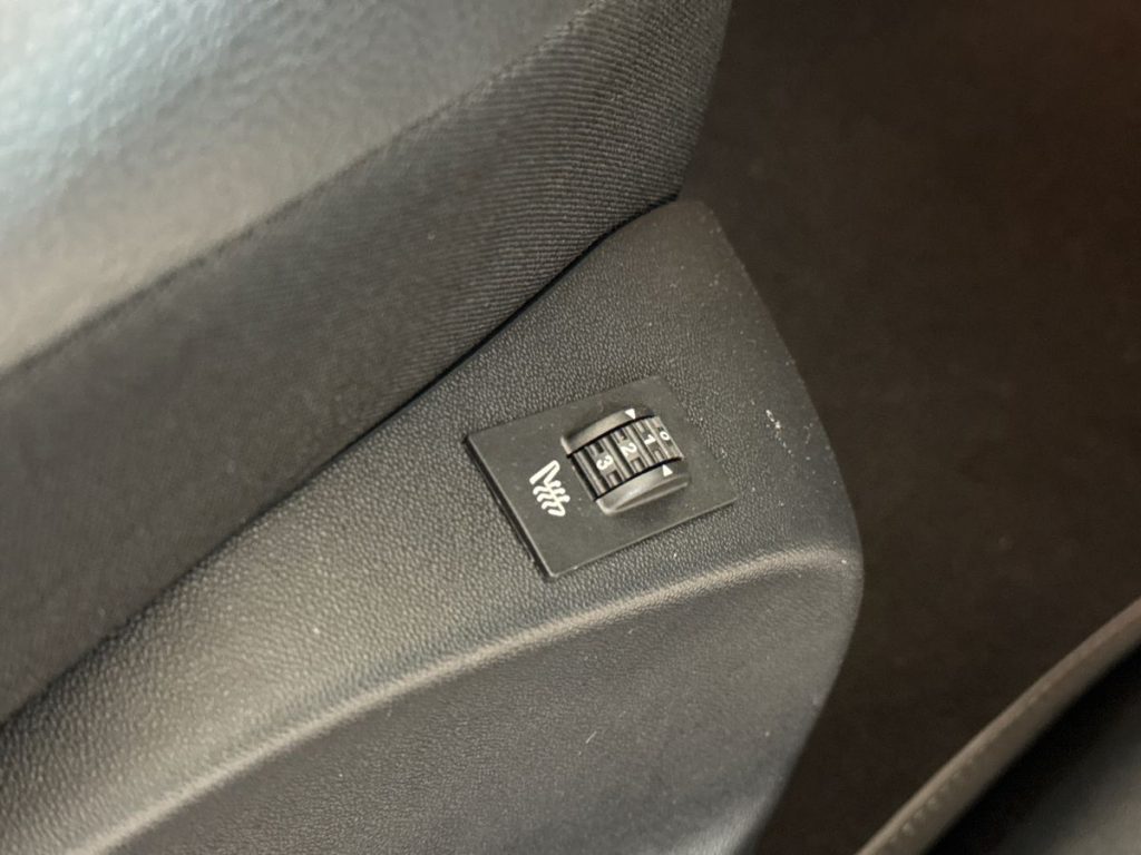 PEUGEOT 2008 1° serie BlueHDi 100 Allure - 23