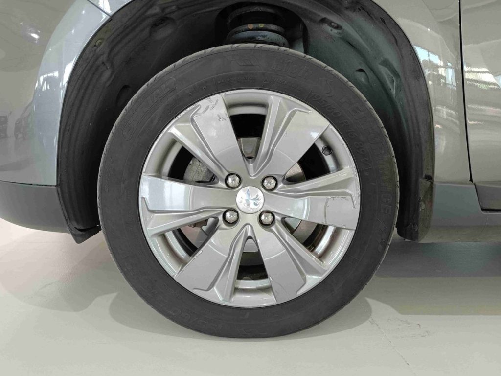 PEUGEOT 2008 1° serie BlueHDi 100 Active - 14