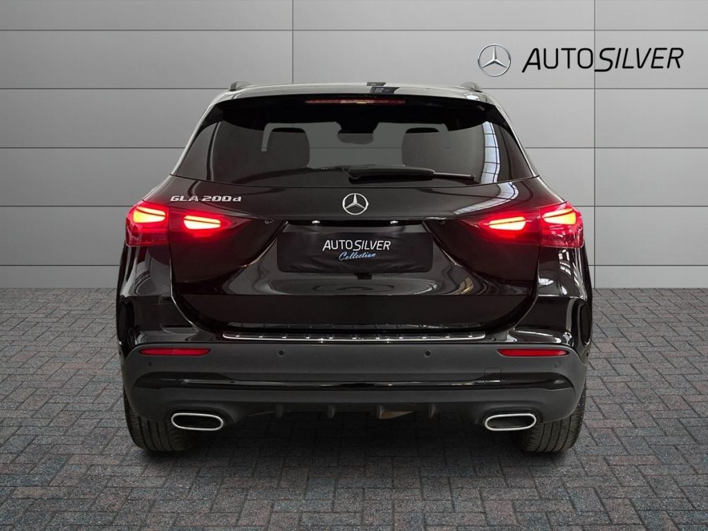 MERCEDES-BENZ GLA 200 d 4matic AMG Line Premium - 4