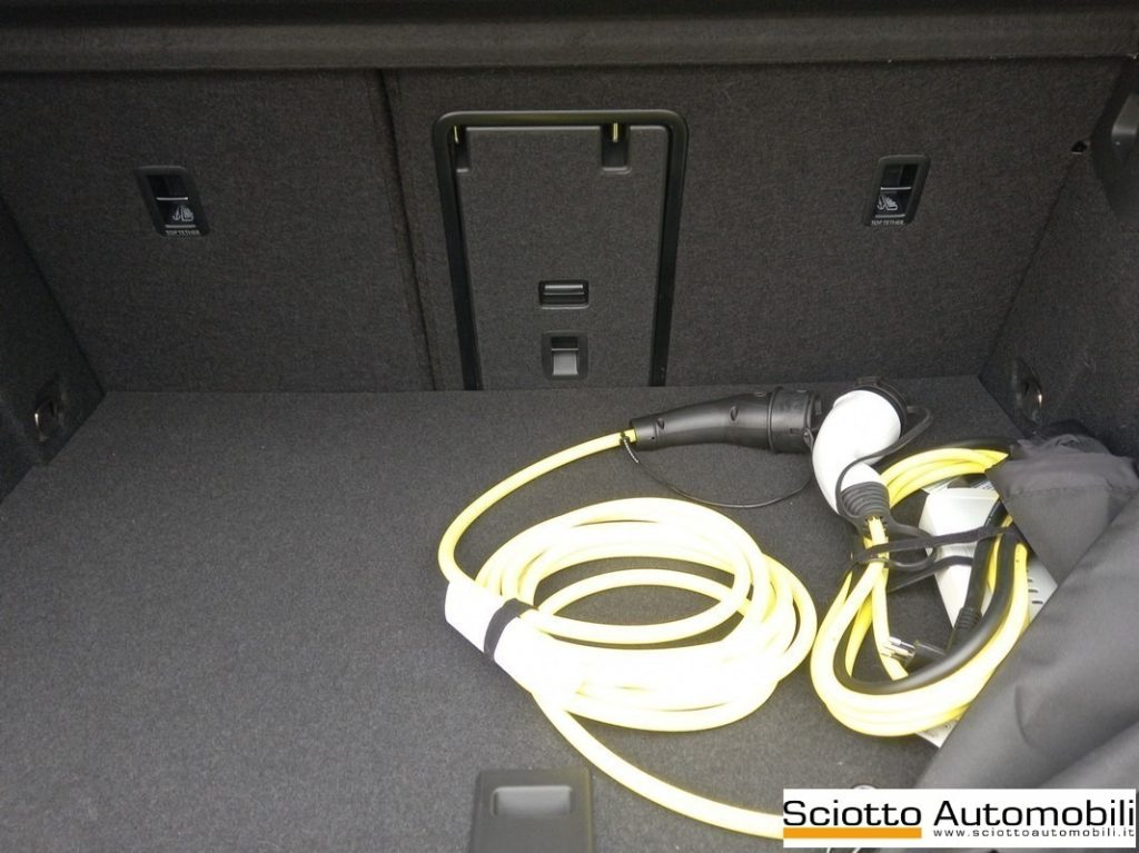 VOLKSWAGEN Golf 1.5 TSI eHybrid DSG Life - 17