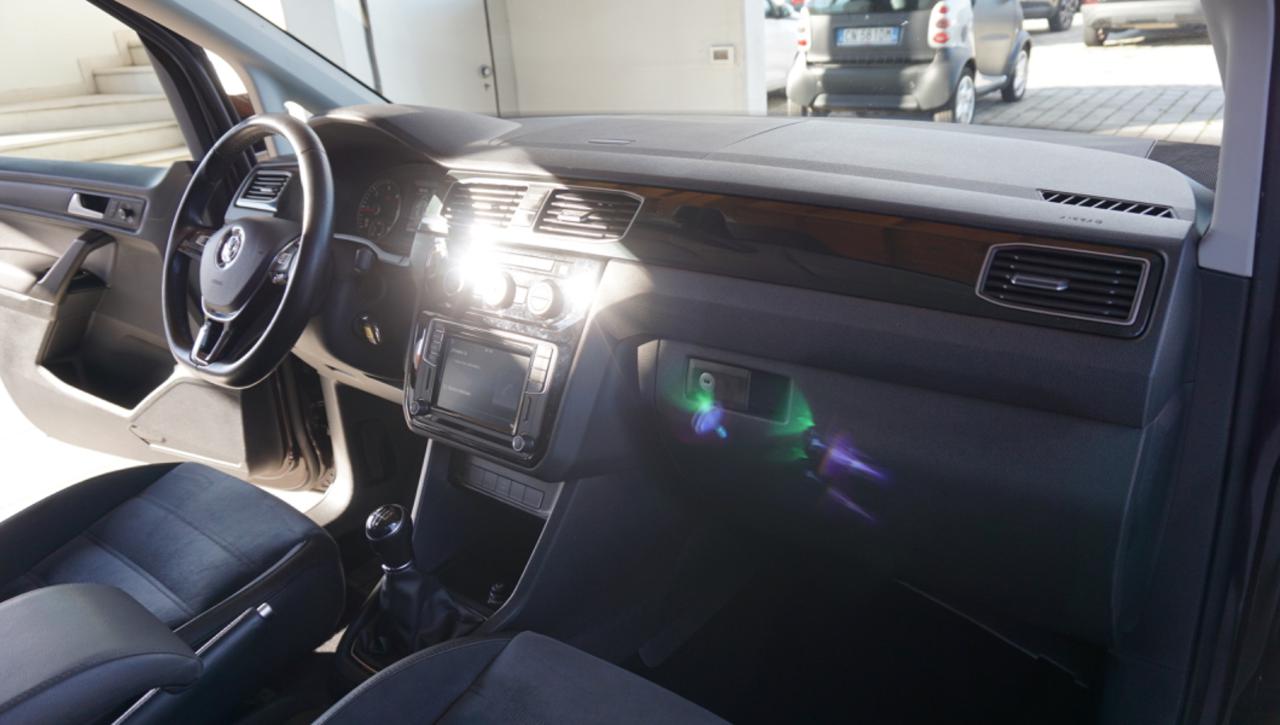 VOLKSWAGEN Caddy 2.0 TDI 102 CV Highline - 32