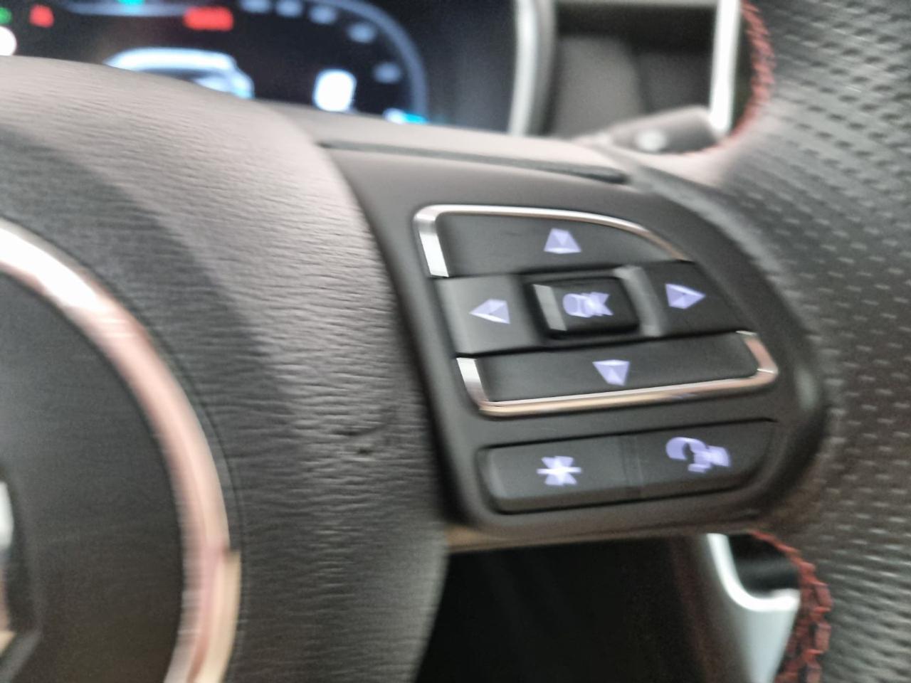 MG EHS Plug-in Hybrid Luxury PHEV - 14