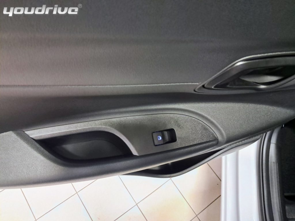 HYUNDAI i20 / 1.2 MPI GPL ORIGINALE CASA Connectline KM0 - 18