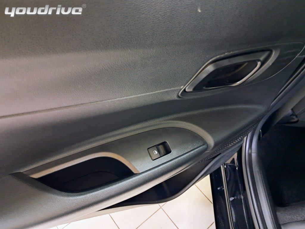 HYUNDAI i20 / 1.2 MPI MT GPL Connectline MY 25 KM0 - 18