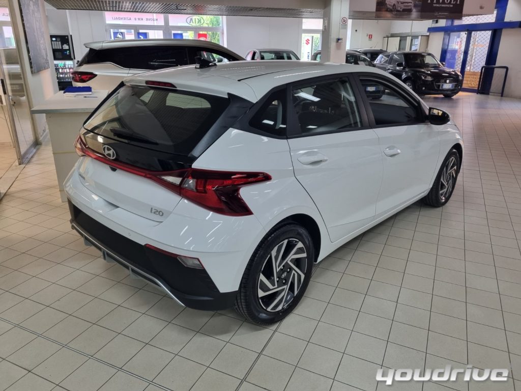HYUNDAI i20 / 1.2 MPI MT GPL Connectline MY 25 KM0 - 19