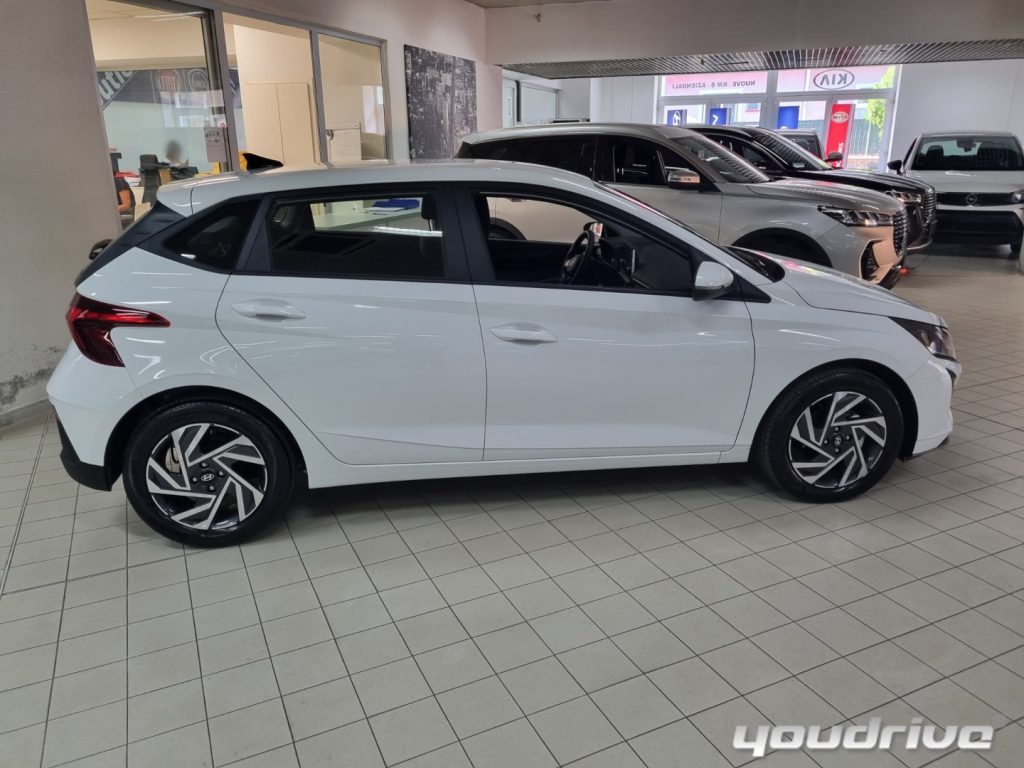 HYUNDAI i20 / 1.2 MPI MT GPL Connectline MY 25 KM0 - 3