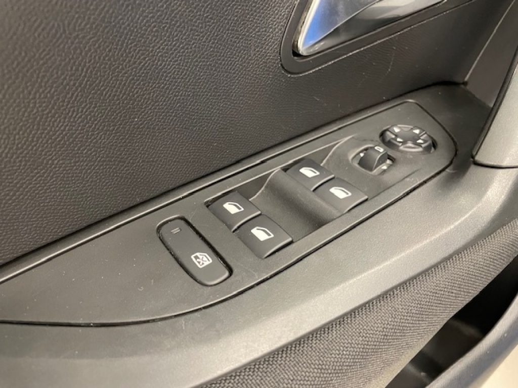 PEUGEOT 2008 II 2020 -  1.2 puretech Active s&s 100cv - 12