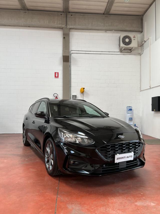 FORD Focus Nero pastello