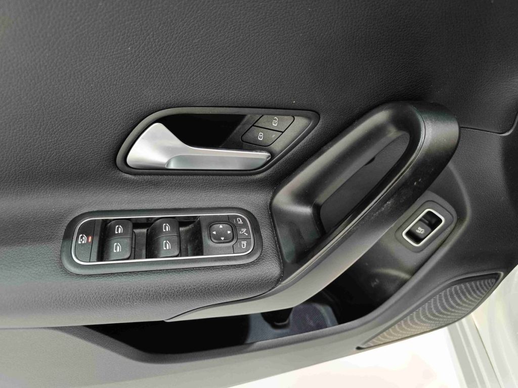 MERCEDES-BENZ CLA 180 d Automatic Shooting Brake Business Extra - 19