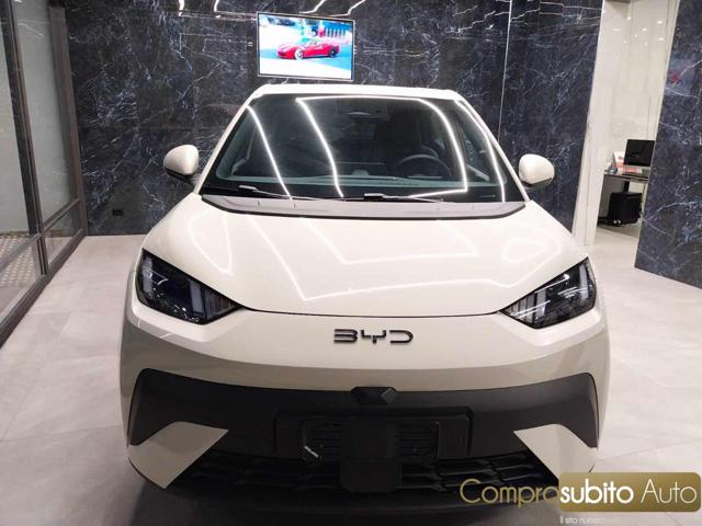 BYD Dolphin Bianco pastello