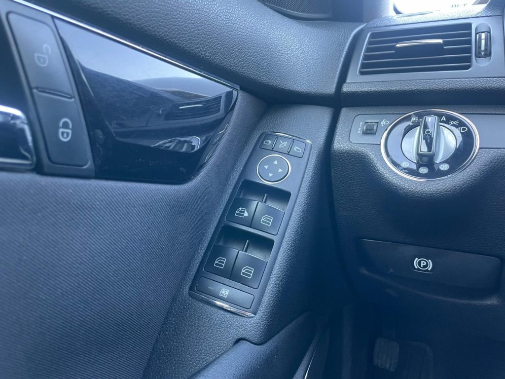 MERCEDES-BENZ C 220 CDI Eleg. - 10